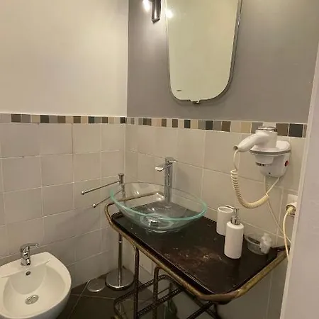 Anima Partenopea לינה וארוחת בוקר 4*